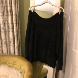 Black off the shoulder sweater🖤